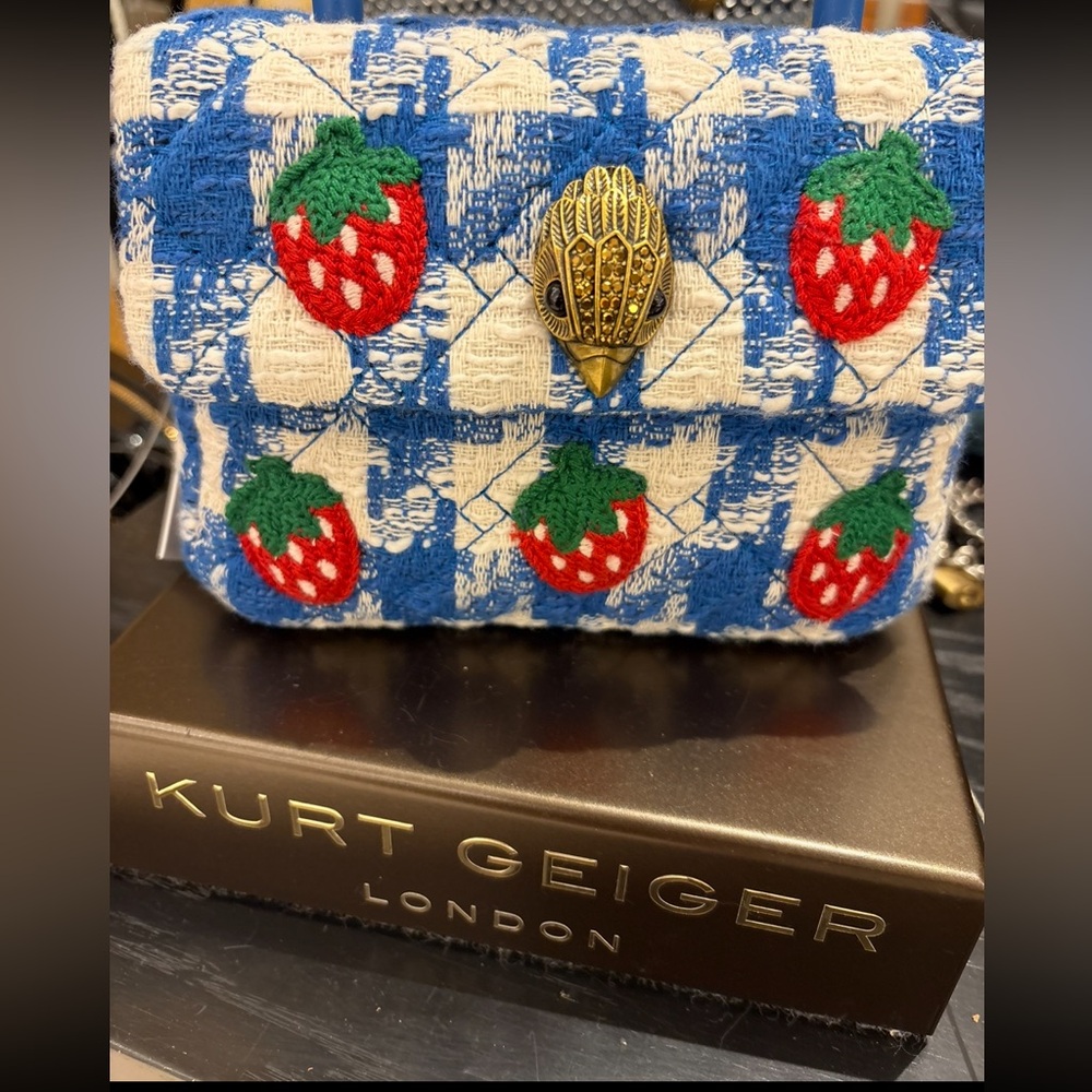 Strawberry 🍓 factory 🏭 Purse
